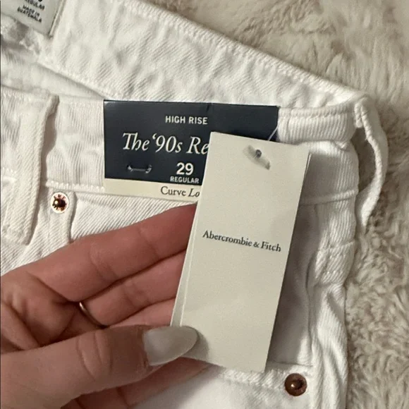 White Denim Jeans- BRAND NEW W TAGS ABERCROMBIE 90'S RELAXED HIGH RISE CURVE LOV - Picture 5 of 14